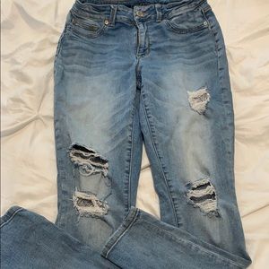 Maurice’s high rise distressed w/lace skinny jean